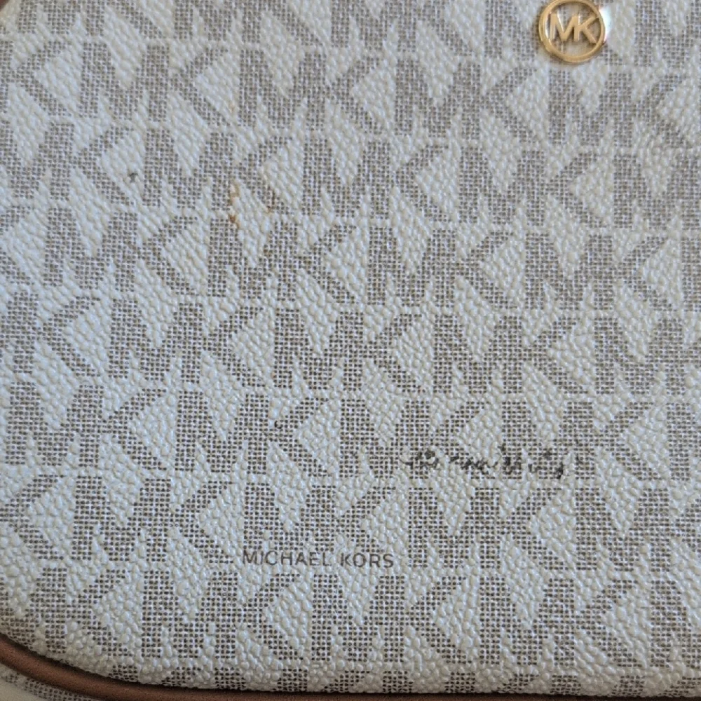 Michael Kors Women Jet Set Crossed Body Women's Bag.